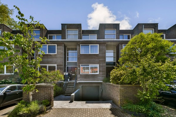 Fantastisch herenhuis met tuin en terras aan het water, inpandige garage, energielabel A en eeuwigdurend afgekochte erfpacht 
